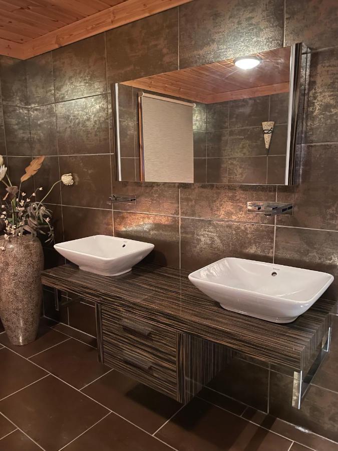 Tomatin - Luxury Two Bedroom Log Cabin With Hot Tub Berwick Upon Tweed Exterior foto