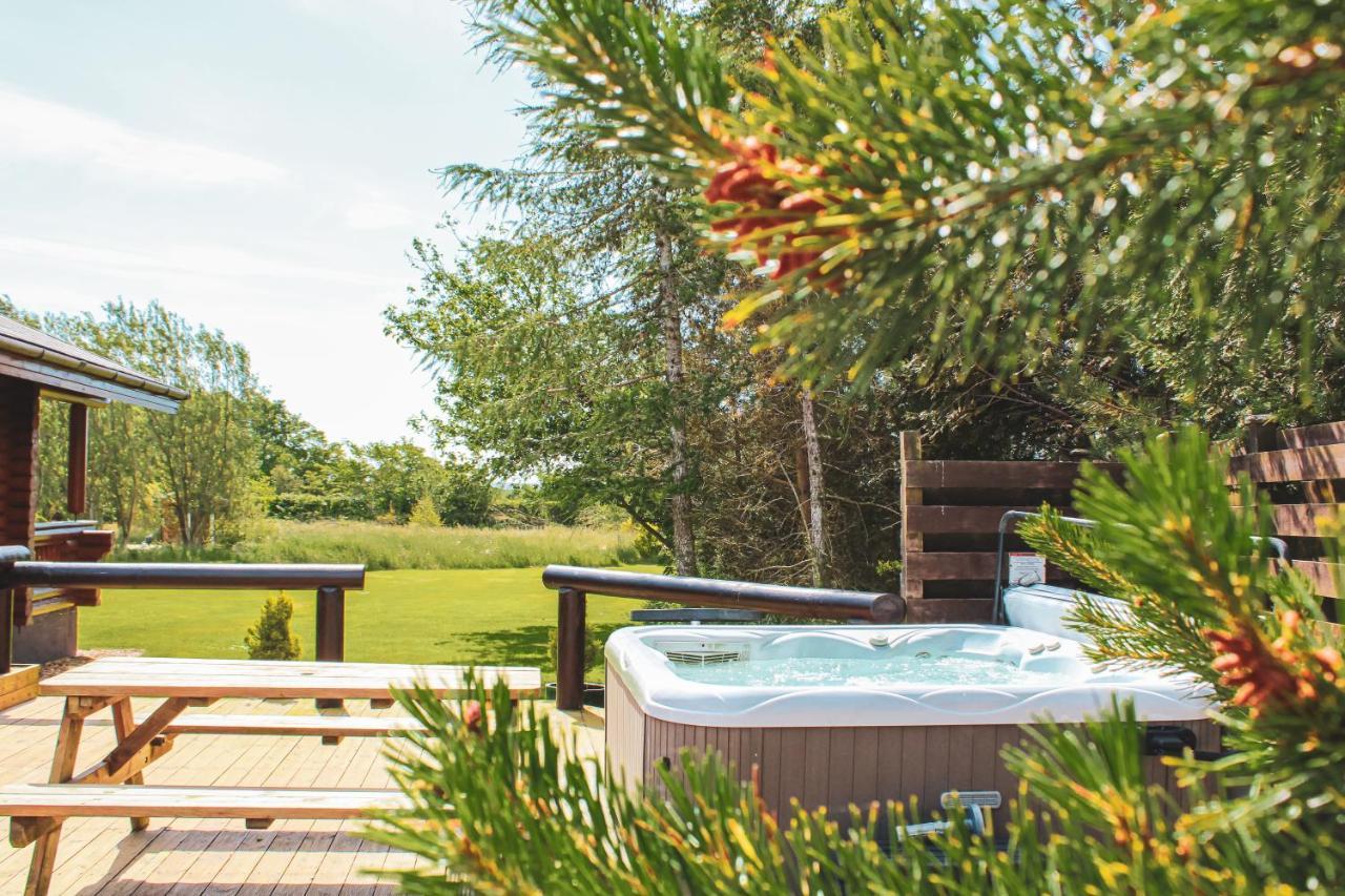 Tomatin - Luxury Two Bedroom Log Cabin With Hot Tub Berwick Upon Tweed Exterior foto