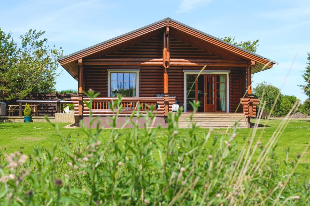 Tomatin - Luxury Two Bedroom Log Cabin With Hot Tub Berwick Upon Tweed Exterior foto
